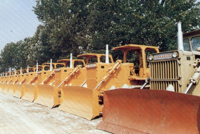 产品整装待发。自1984年对销售实行了承包责任制，调动了职工的积极性，增强了责任感，从而改变了过去等、靠、要的被动局面。