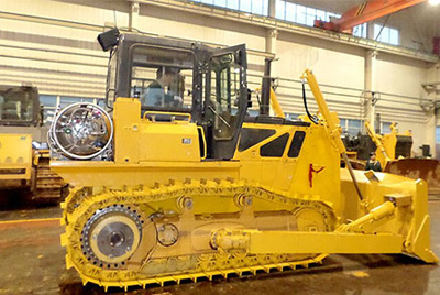 世界上第一台燃气型履带式推土机——SD20-5（LNG）在研究总院新产品试制中心下线。SD20-5（LNG）履带式推土机是公司顺应行业发展趋势开发的一款节能、环保产品，整机采用天然气专用发动机，燃烧后无积炭，满足stageIIIA排放，寿命更长，维修频率更低。